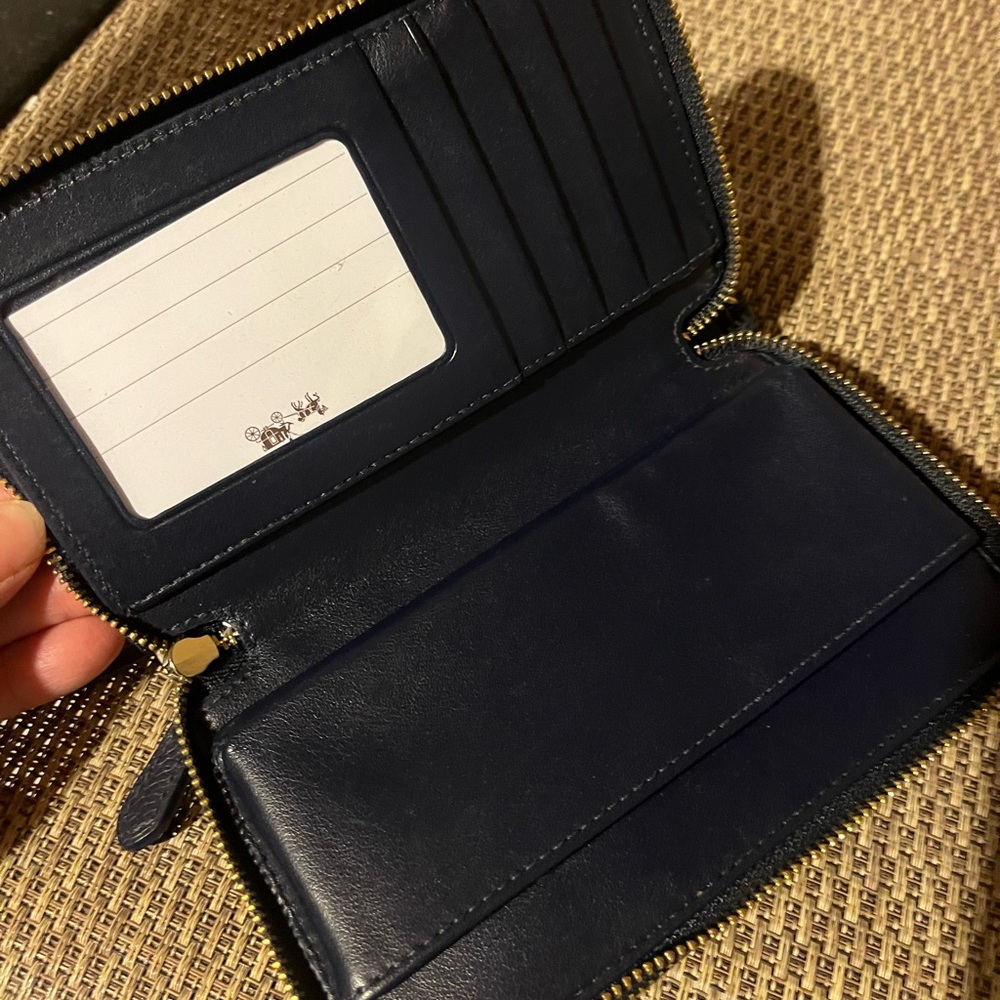 Coach Dark Blue Leather Wristlet with White Trim - Picture 5 of 9